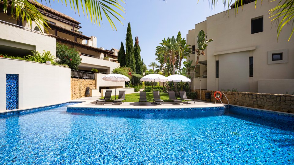 Marbella Golden Mile, Apartamento en la Milla de Oro con vistas al mar