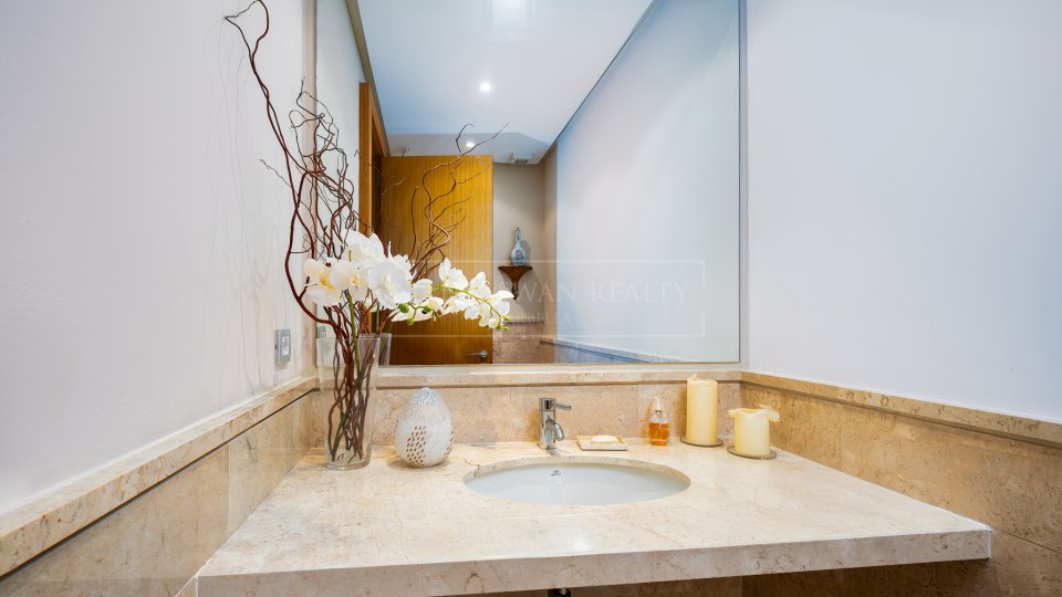 Marbella Golden Mile, Apartamento en la Milla de Oro con vistas al mar