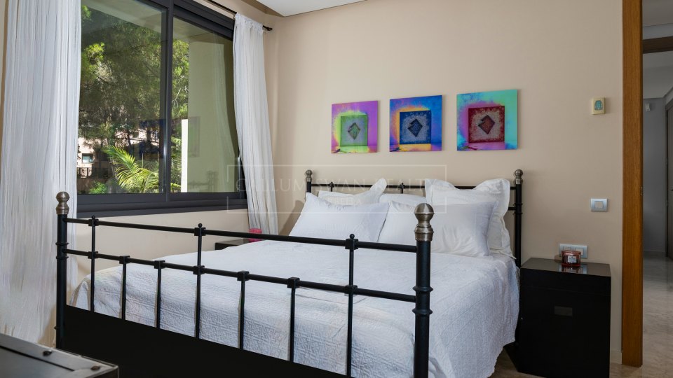 Marbella Golden Mile, Apartamento en la Milla de Oro con vistas al mar