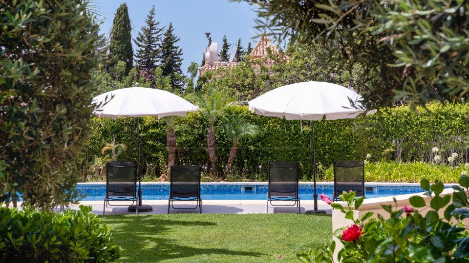 Marbella Golden Mile, Apartamento en la Milla de Oro con vistas al mar