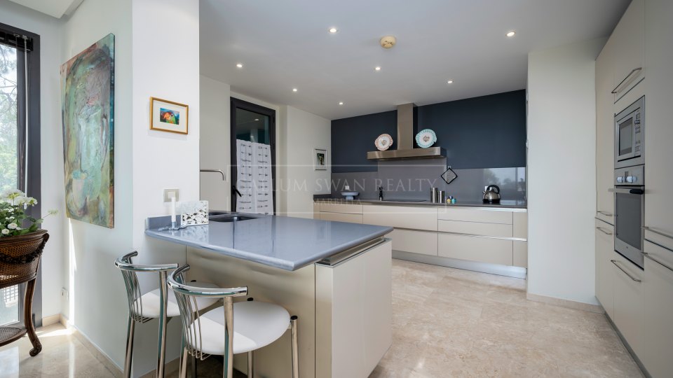 Marbella Golden Mile, Apartamento en la Milla de Oro con vistas al mar