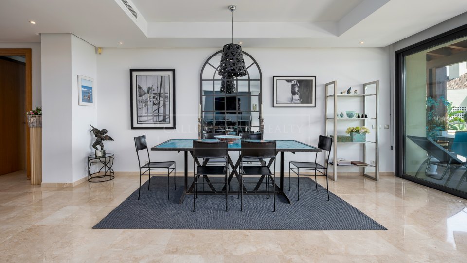 Marbella Golden Mile, Apartamento en la Milla de Oro con vistas al mar