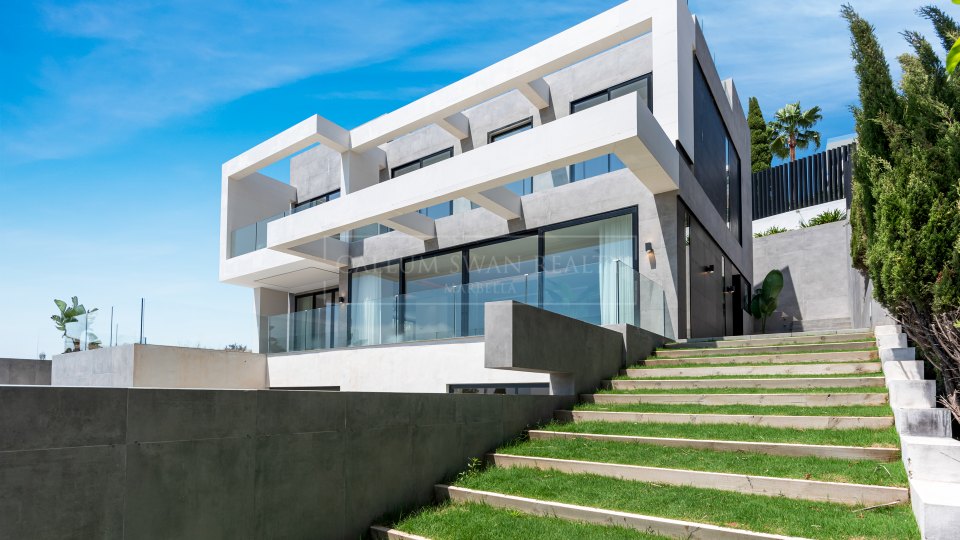 Benahavis, Contemporary villa in Los Flamingos with sea views