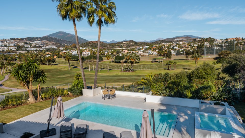 Nueva Andalucia, Moderna villa en Los Naranjos Golf con impresionantes vistas al golf