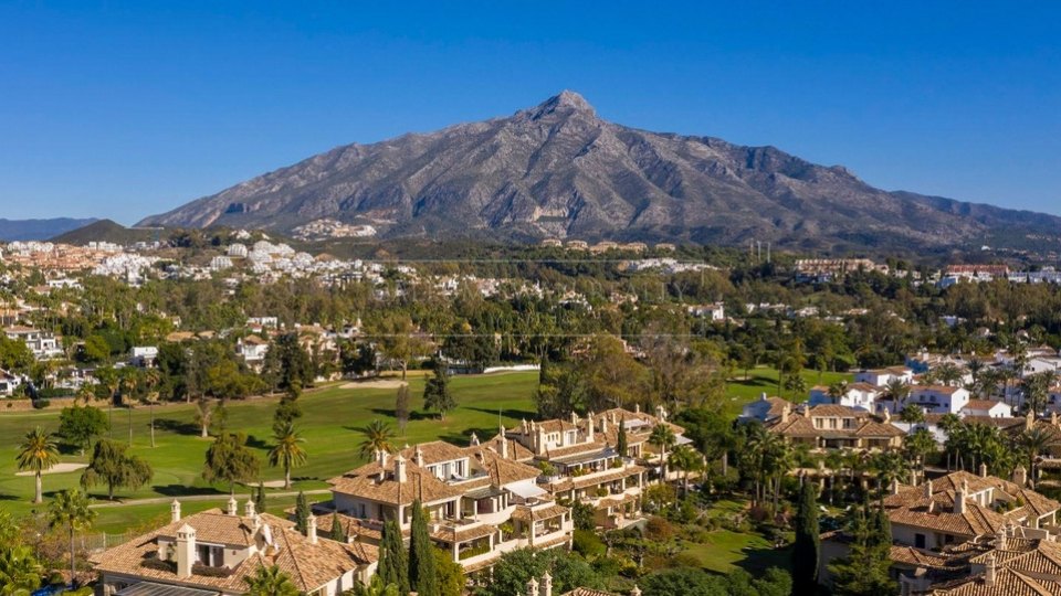 Nueva Andalucia, Spacious Duplex Penthouse in Nueva Andalucia’s Golf Valley, Marbella