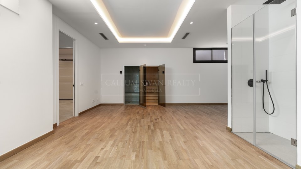 Marbella Golden Mile, Modern Villa with Sea Views on Marbella’s Golden Mile