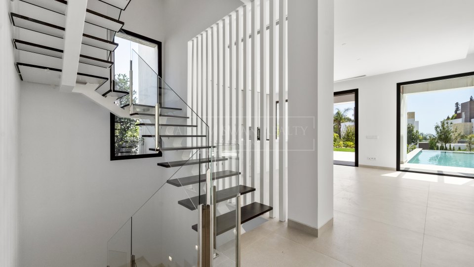 Marbella Golden Mile, Modern Villa with Sea Views on Marbella’s Golden Mile