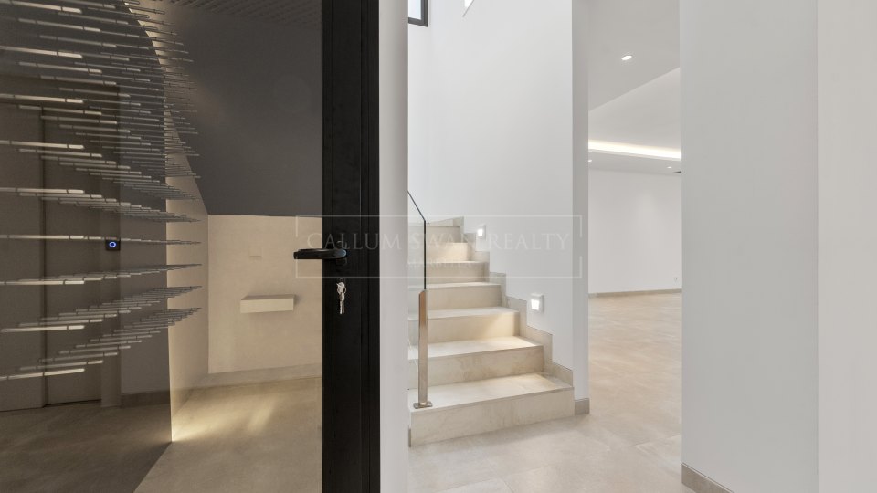 Marbella Golden Mile, Modern Villa with Sea Views on Marbella’s Golden Mile