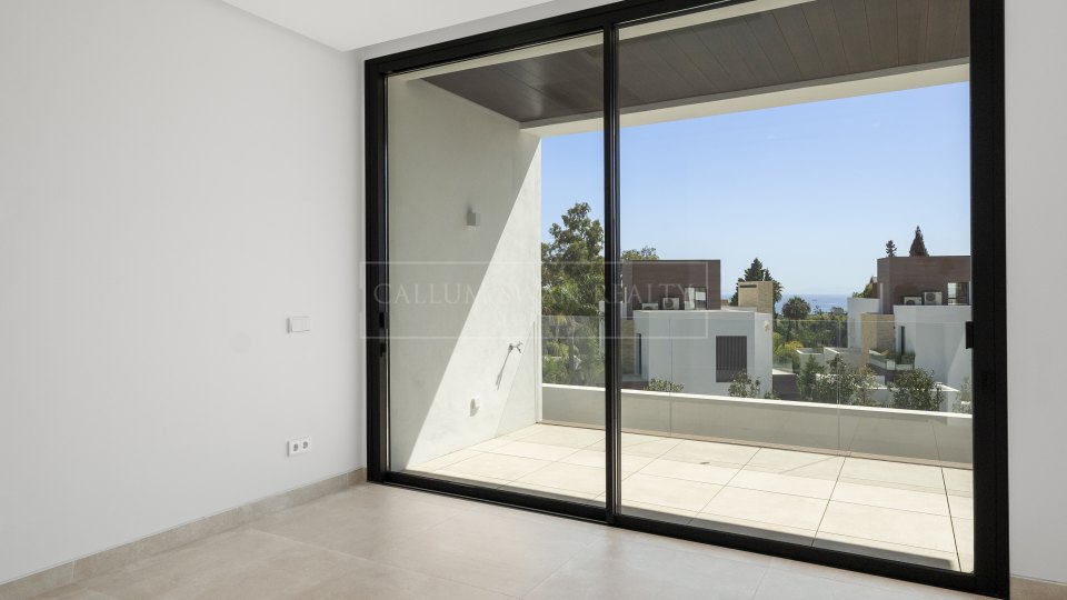 Marbella Golden Mile, Modern Villa with Sea Views on Marbella’s Golden Mile