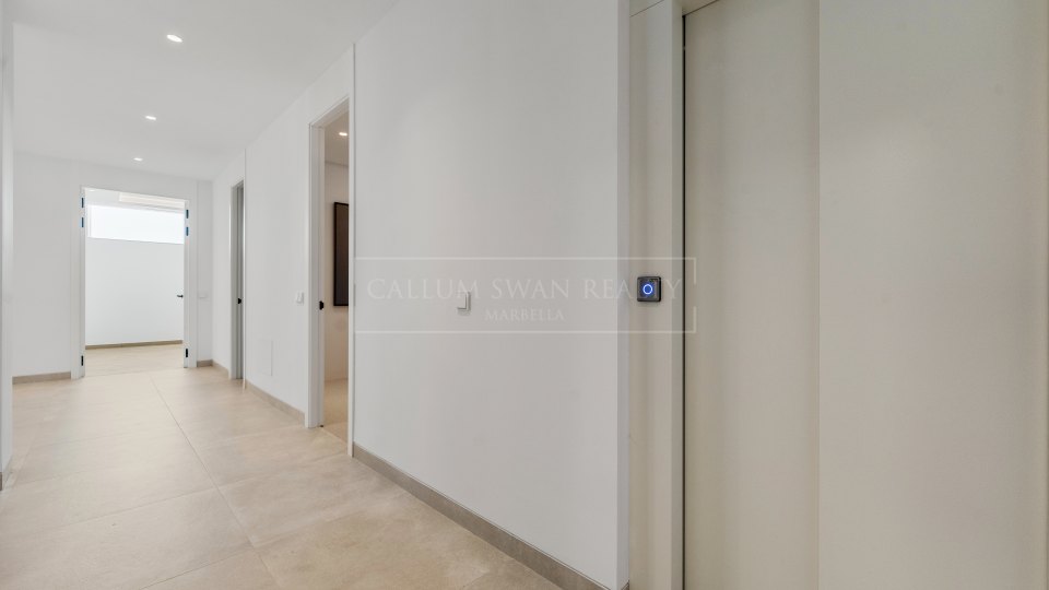 Marbella Golden Mile, Modern Villa with Sea Views on Marbella’s Golden Mile