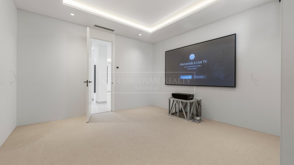 Marbella Golden Mile, Modern Villa with Sea Views on Marbella’s Golden Mile