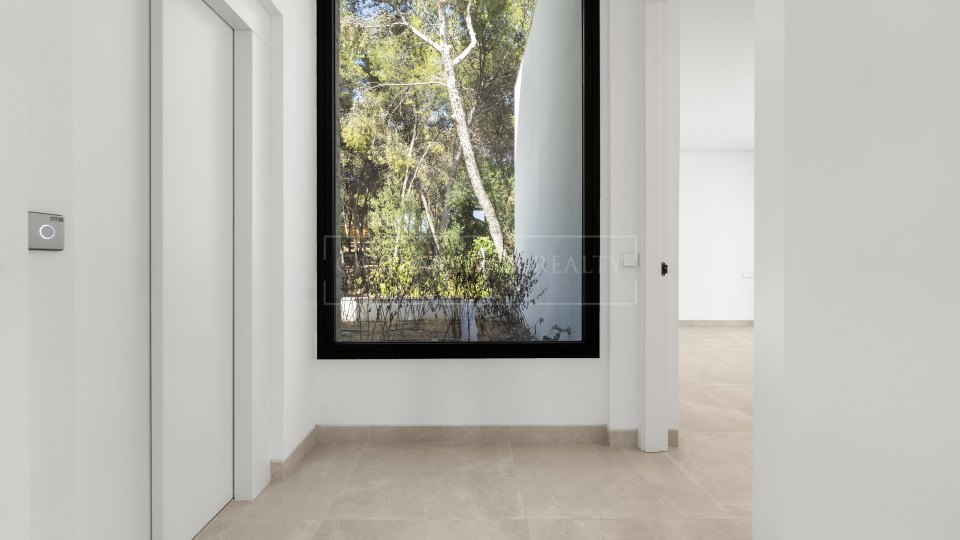 Marbella Golden Mile, Modern Villa with Sea Views on Marbella’s Golden Mile