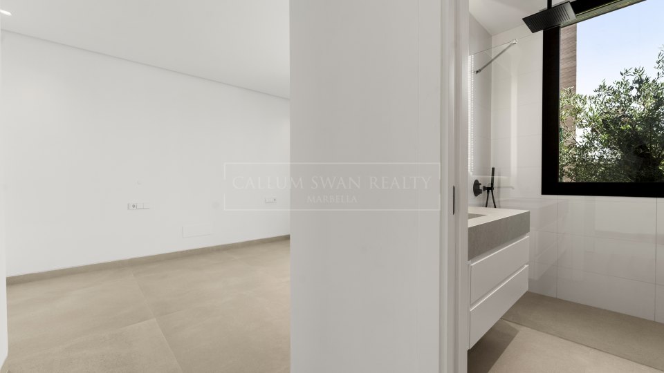 Marbella Golden Mile, Modern Villa with Sea Views on Marbella’s Golden Mile