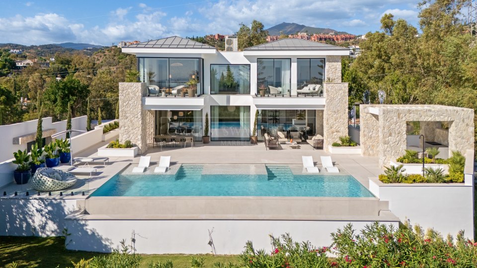 Benahavis, Luxury villa in exclusive gated community in La Quinta, Benahavís