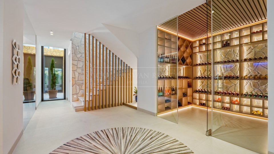 Benahavis, Luxury villa in exclusive gated community in La Quinta, Benahavís