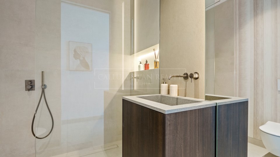 Benahavis, Luxury villa in exclusive gated community in La Quinta, Benahavís