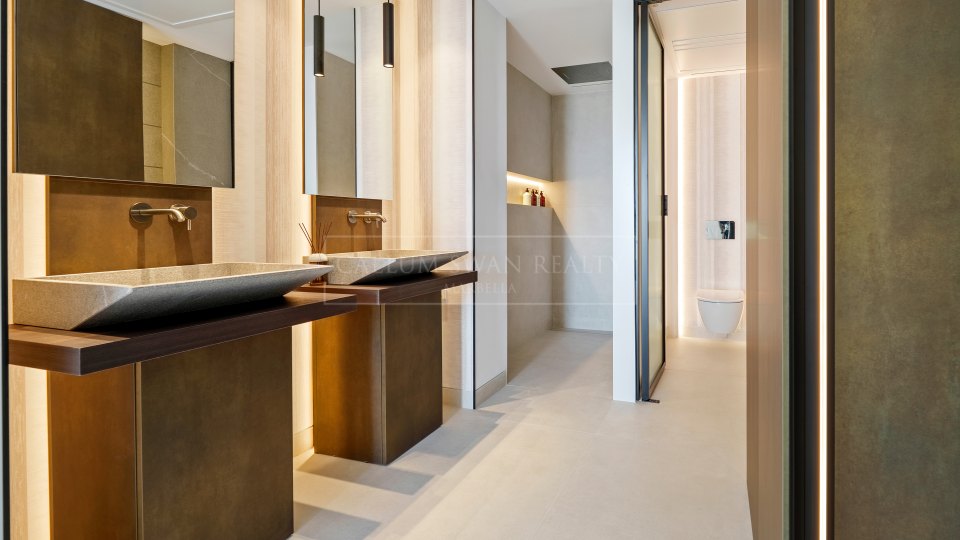 Benahavis, Luxury villa in exclusive gated community in La Quinta, Benahavís