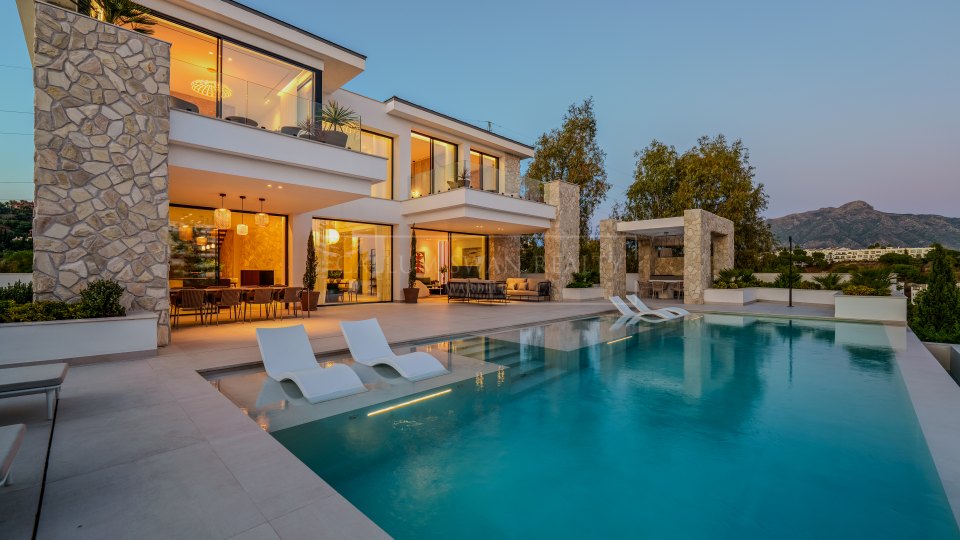 Benahavis, Luxury villa in exclusive gated community in La Quinta, Benahavís