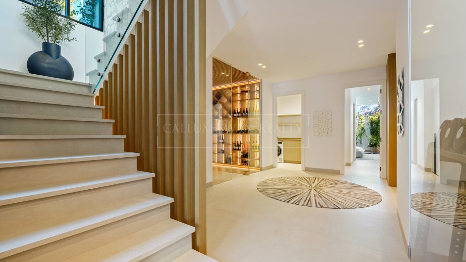 Benahavis, Luxury villa in exclusive gated community in La Quinta, Benahavís