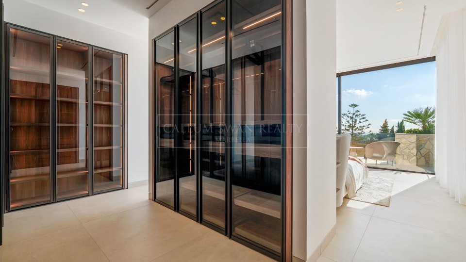 Benahavis, Luxury villa in exclusive gated community in La Quinta, Benahavís