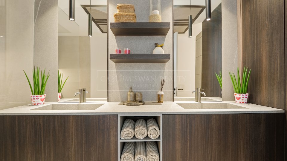 Benahavis, Luxury villa in exclusive gated community in La Quinta, Benahavís