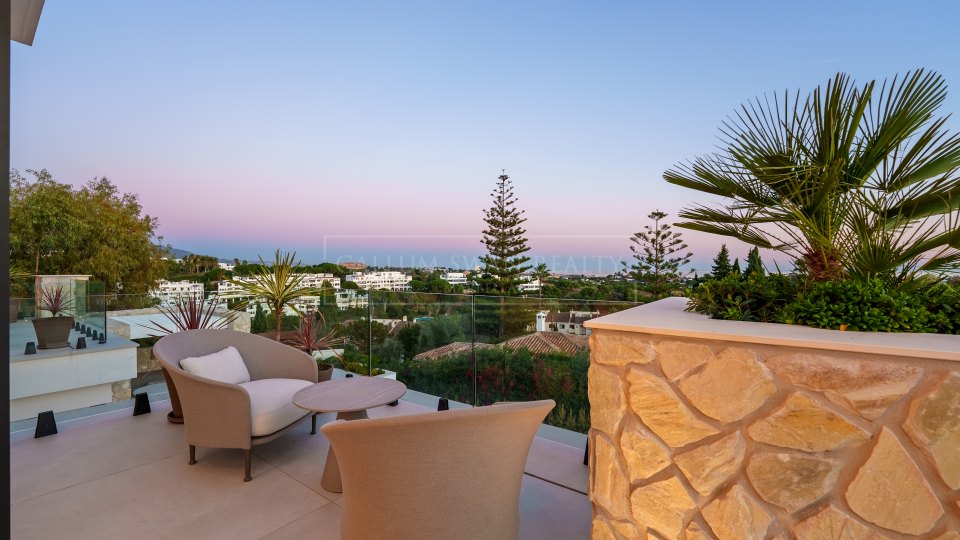 Benahavis, Luxury villa in exclusive gated community in La Quinta, Benahavís