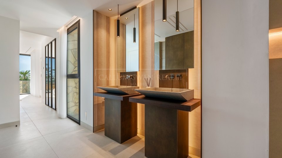 Benahavis, Luxury villa in exclusive gated community in La Quinta, Benahavís