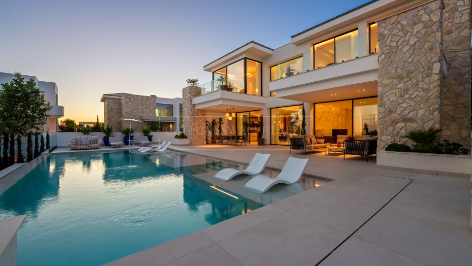 Benahavis, Luxury villa in exclusive gated community in La Quinta, Benahavís