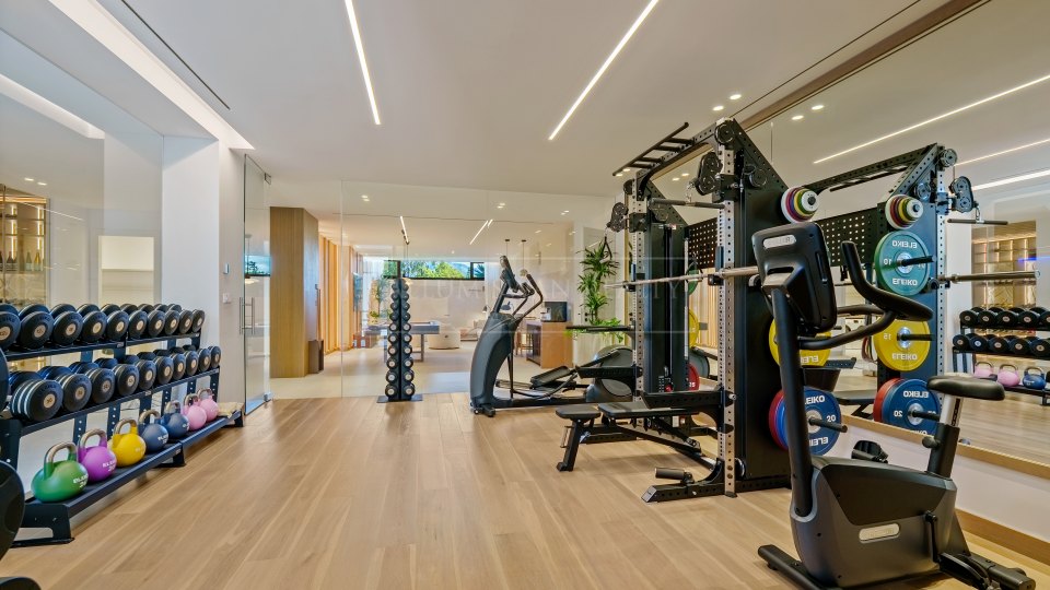 Benahavis, Luxury villa in exclusive gated community in La Quinta, Benahavís