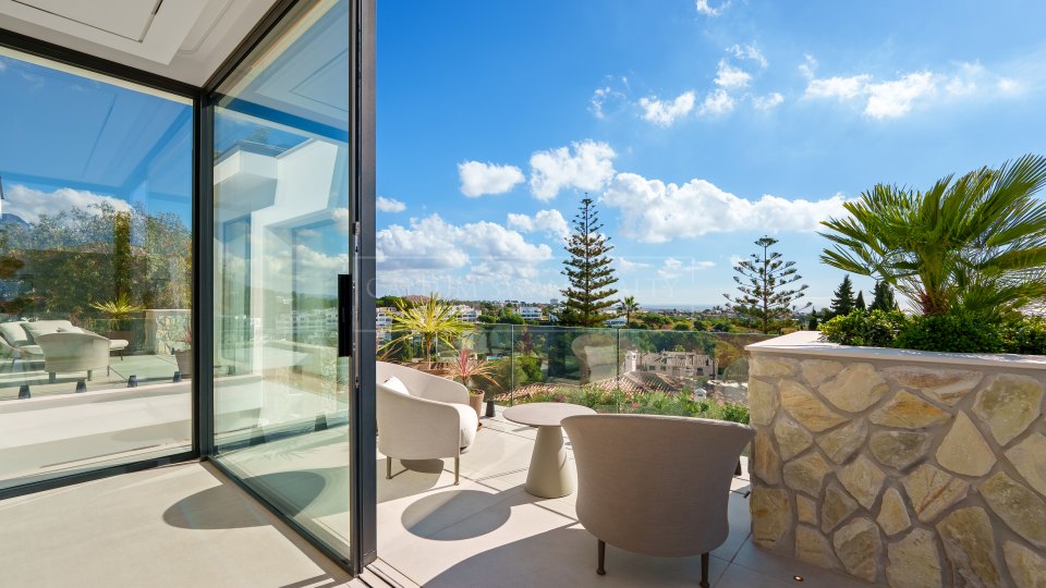 Benahavis, Luxury villa in exclusive gated community in La Quinta, Benahavís