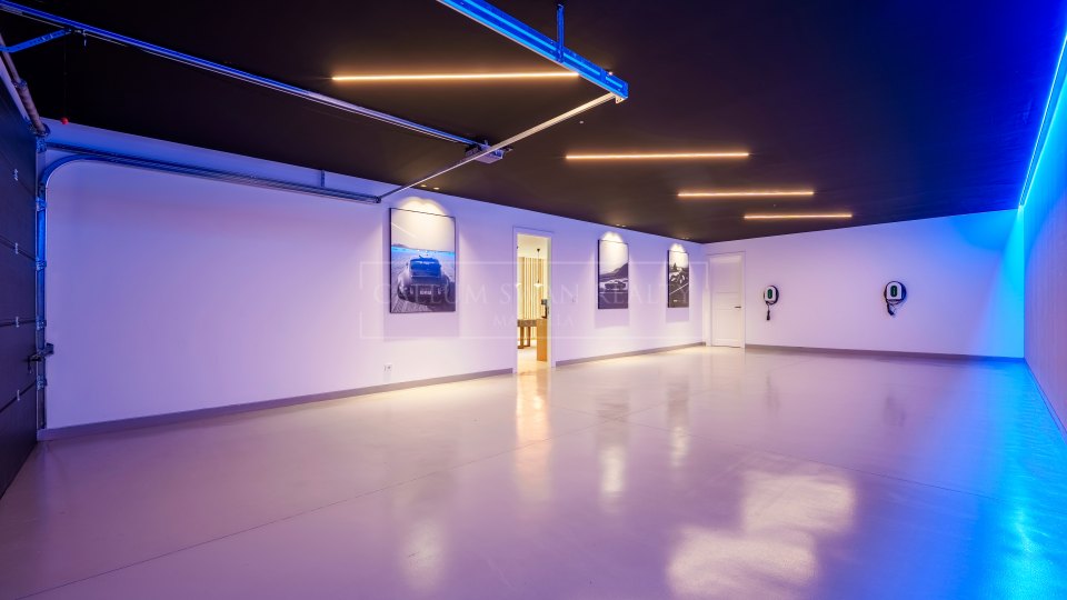 Benahavis, Luxury villa in exclusive gated community in La Quinta, Benahavís