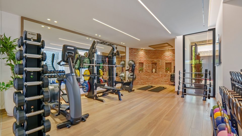 Benahavis, Luxury villa in exclusive gated community in La Quinta, Benahavís