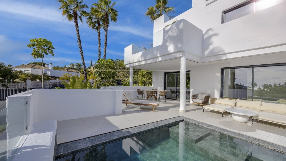 Estepona, Lovely Townhouse with Private Pool and Sea Views in El Paraiso, Estepona