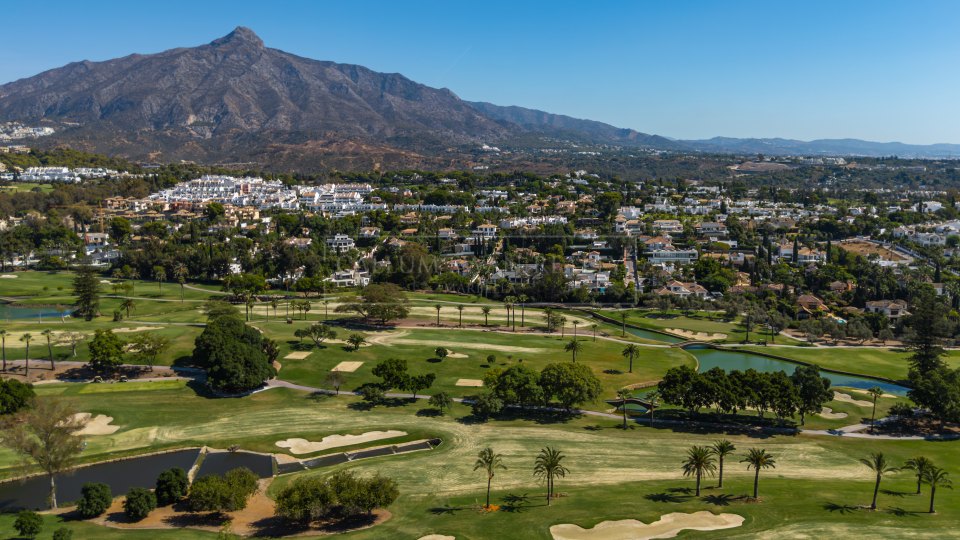 Nueva Andalucia, Villa moderne en construction dans la vallée de golf de Nueva Andalucia