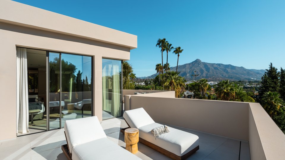 Nueva Andalucia, Villa moderne en construction dans la vallée de golf de Nueva Andalucia
