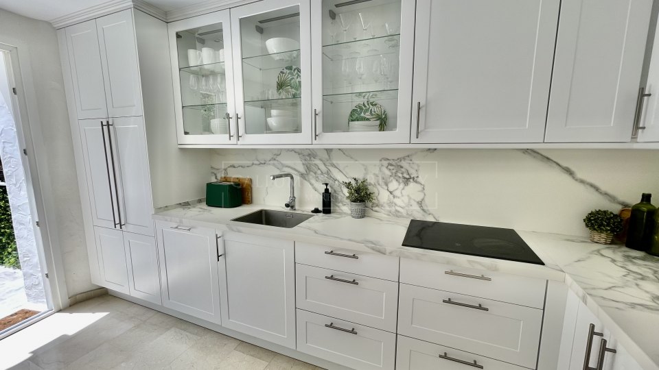 Marbella Golden Mile, Encantadora Casa Adosada en Ancón Sierra, Milla de Oro de Marbella