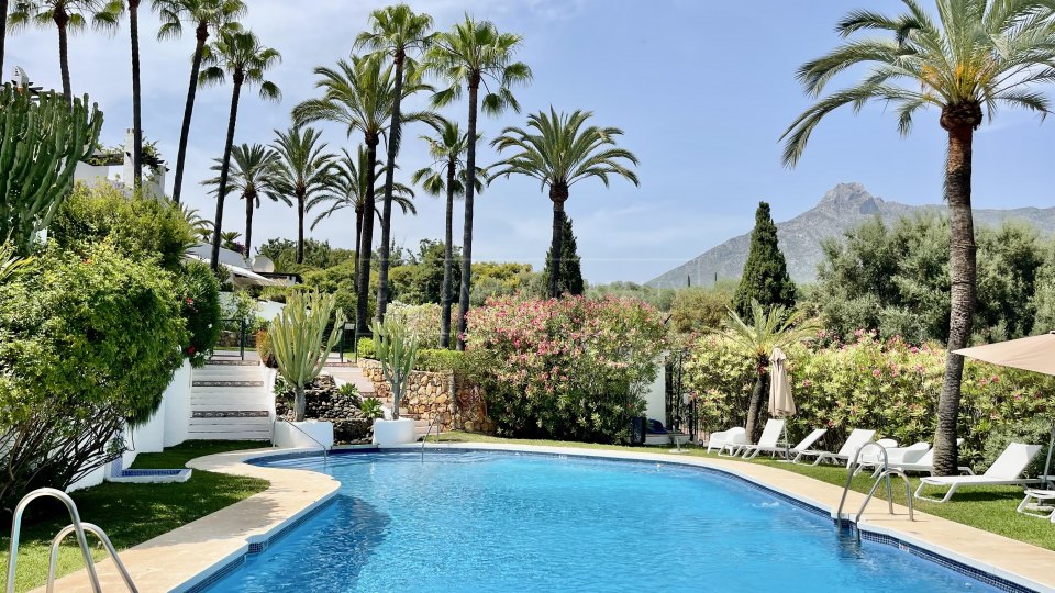 Marbella Golden Mile, Encantadora Casa Adosada en Ancón Sierra, Milla de Oro de Marbella