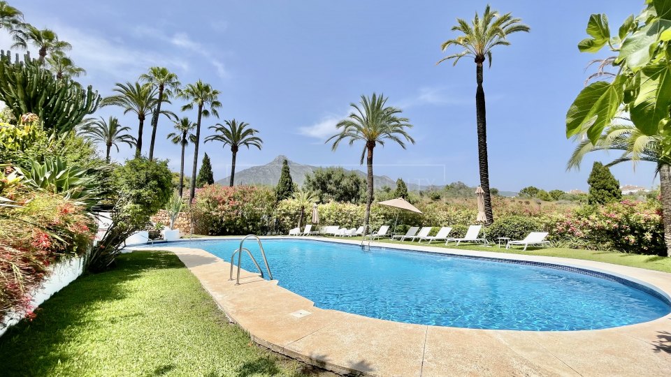 Marbella Golden Mile, Encantadora Casa Adosada en Ancón Sierra, Milla de Oro de Marbella