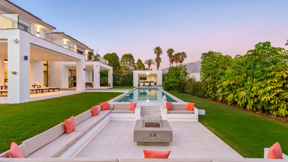 Benahavis, Villa moderne de six chambres avec vue dégagée à La Quinta, Benahavís