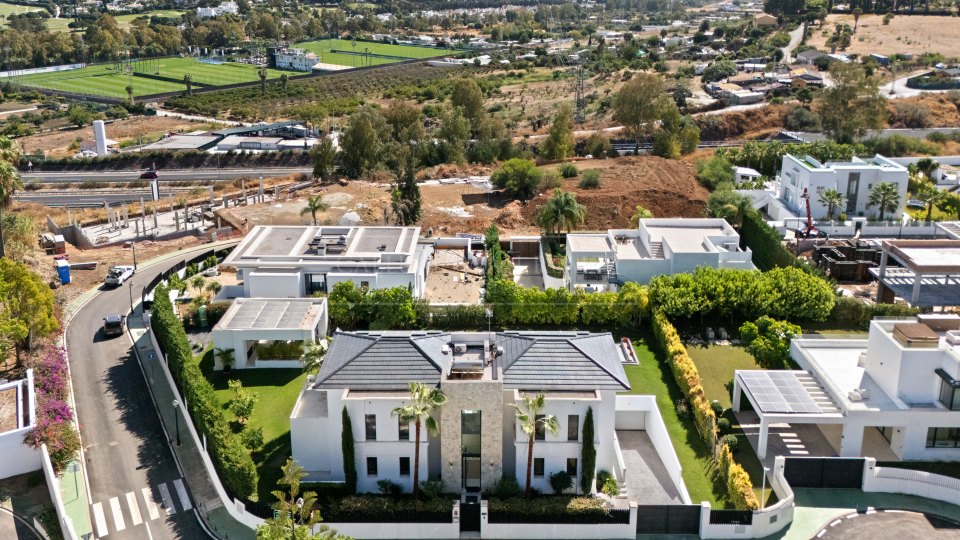 Benahavis, Villa moderne de six chambres avec vue dégagée à La Quinta, Benahavís