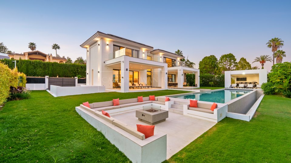 Benahavis, Villa moderne de six chambres avec vue dégagée à La Quinta, Benahavís