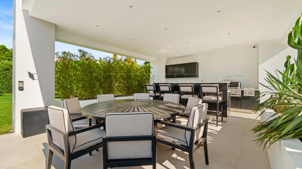 Benahavis, Villa moderne de six chambres avec vue dégagée à La Quinta, Benahavís