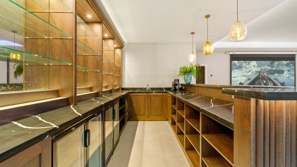 Benahavis, Villa moderne de six chambres avec vue dégagée à La Quinta, Benahavís