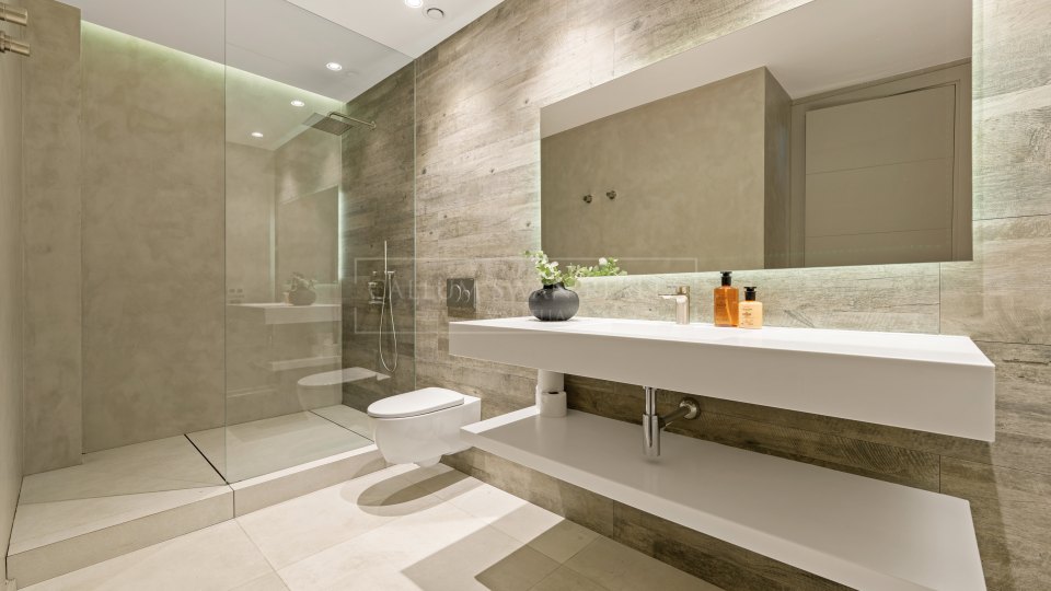 Nueva Andalucia, Villa moderne de cinq chambres dans la Vallée du Golf de Nueva Andalucia