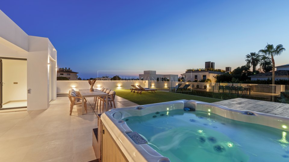 Nueva Andalucia, Villa moderne de cinq chambres dans la Vallée du Golf de Nueva Andalucia