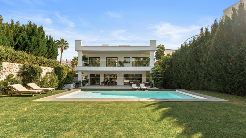 Nueva Andalucia, Villa moderne de cinq chambres dans la Vallée du Golf de Nueva Andalucia