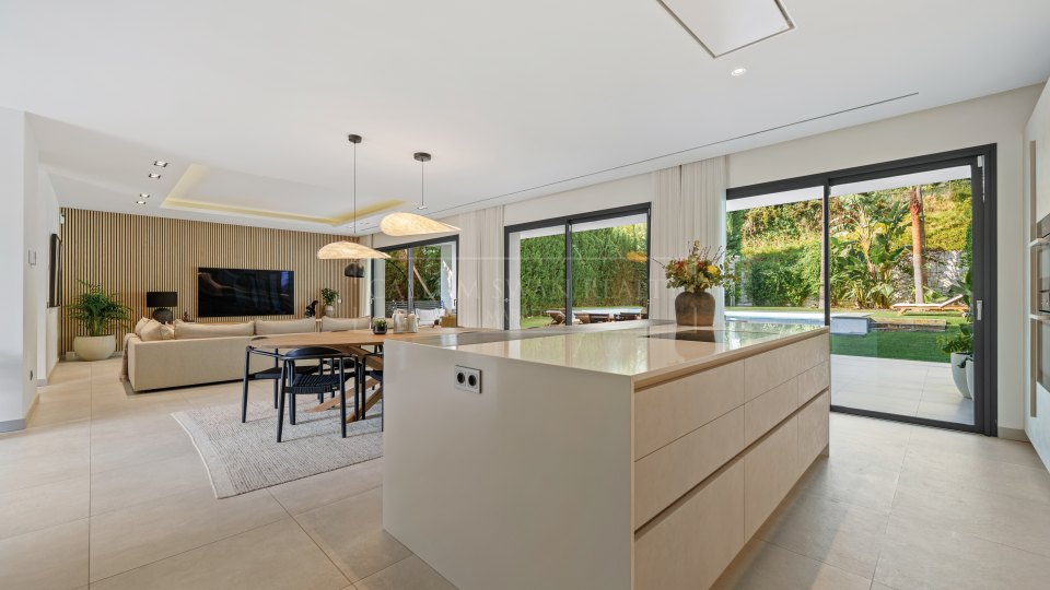 Nueva Andalucia, Villa moderne de cinq chambres dans la Vallée du Golf de Nueva Andalucia