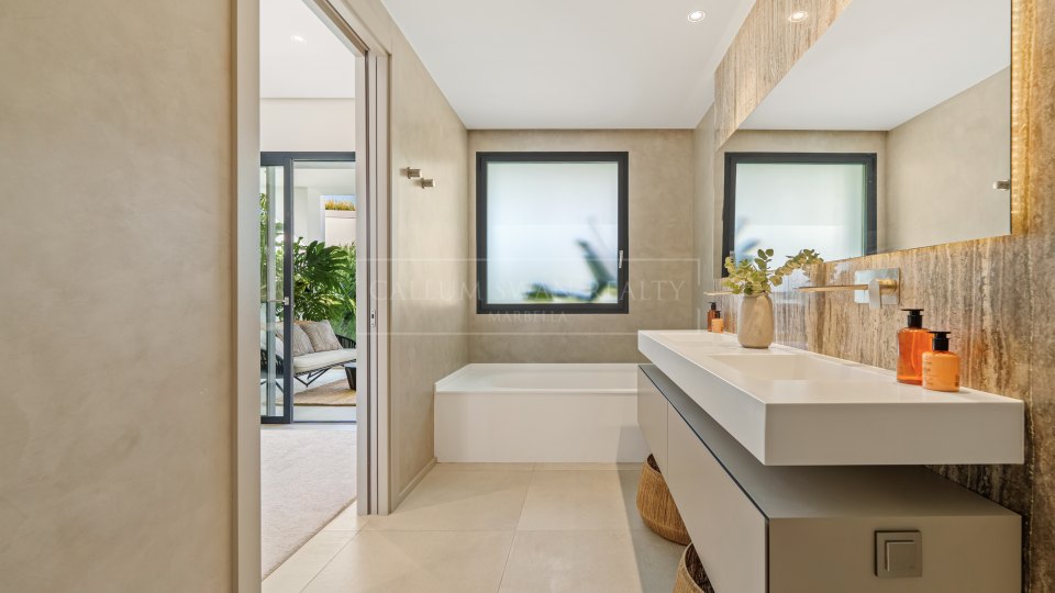 Nueva Andalucia, Villa moderne de cinq chambres dans la Vallée du Golf de Nueva Andalucia