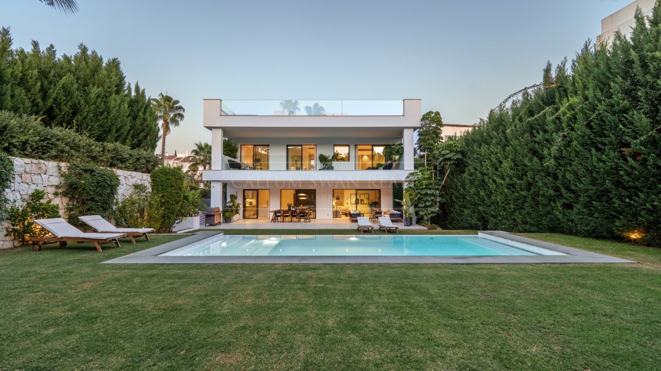 Nueva Andalucia, Villa moderne de cinq chambres dans la Vallée du Golf de Nueva Andalucia
