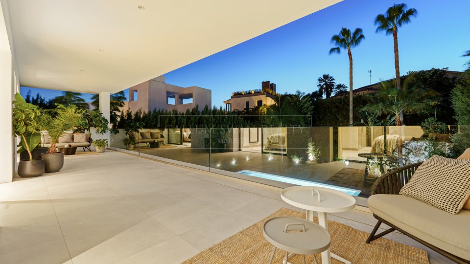 Nueva Andalucia, Villa moderne de cinq chambres dans la Vallée du Golf de Nueva Andalucia